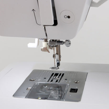 Bernina 4260366210536 Bernette Chicago 7 Machine à coudre et à broder, Blanc