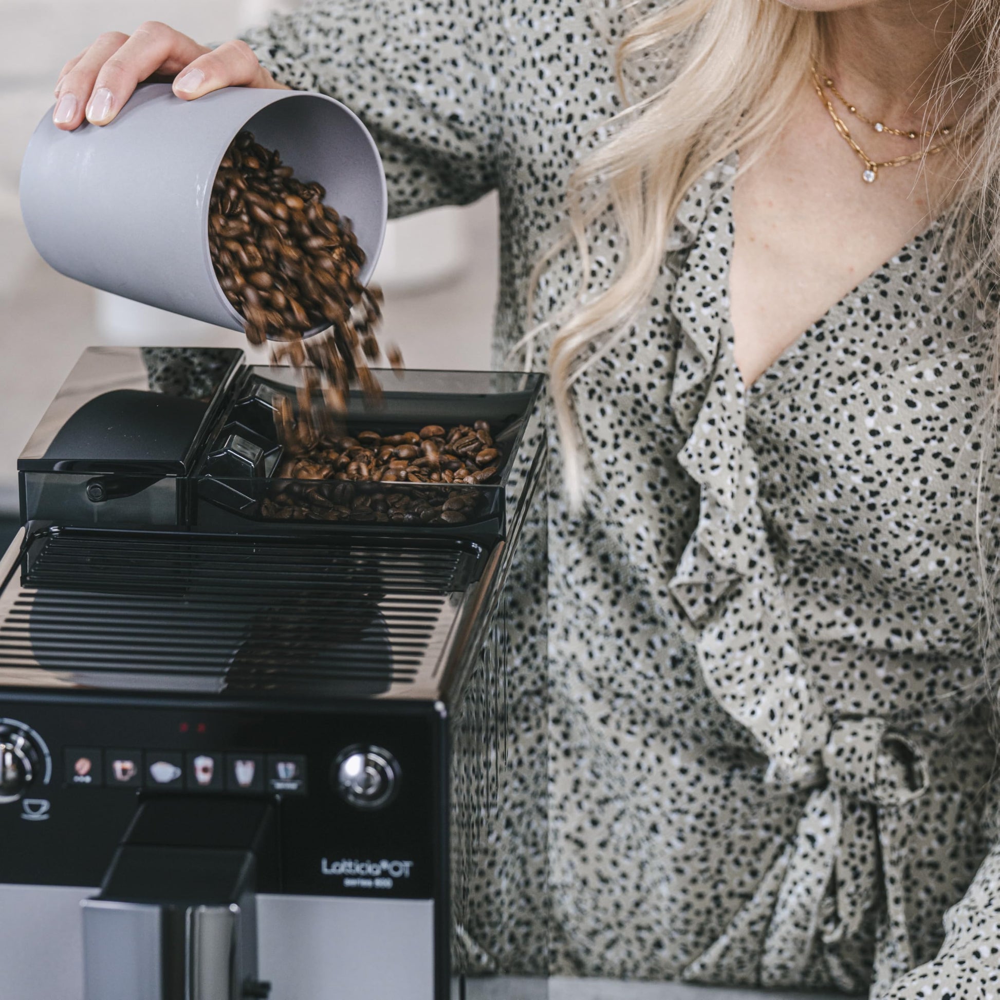 Melitta Latticia One Touch Argent, Machine à Café à Grains avec Broyeur et Système Latte Perfection, Silencieuse, Mode 1 à 2 Tasses, Automatique, F300-101, 1450W